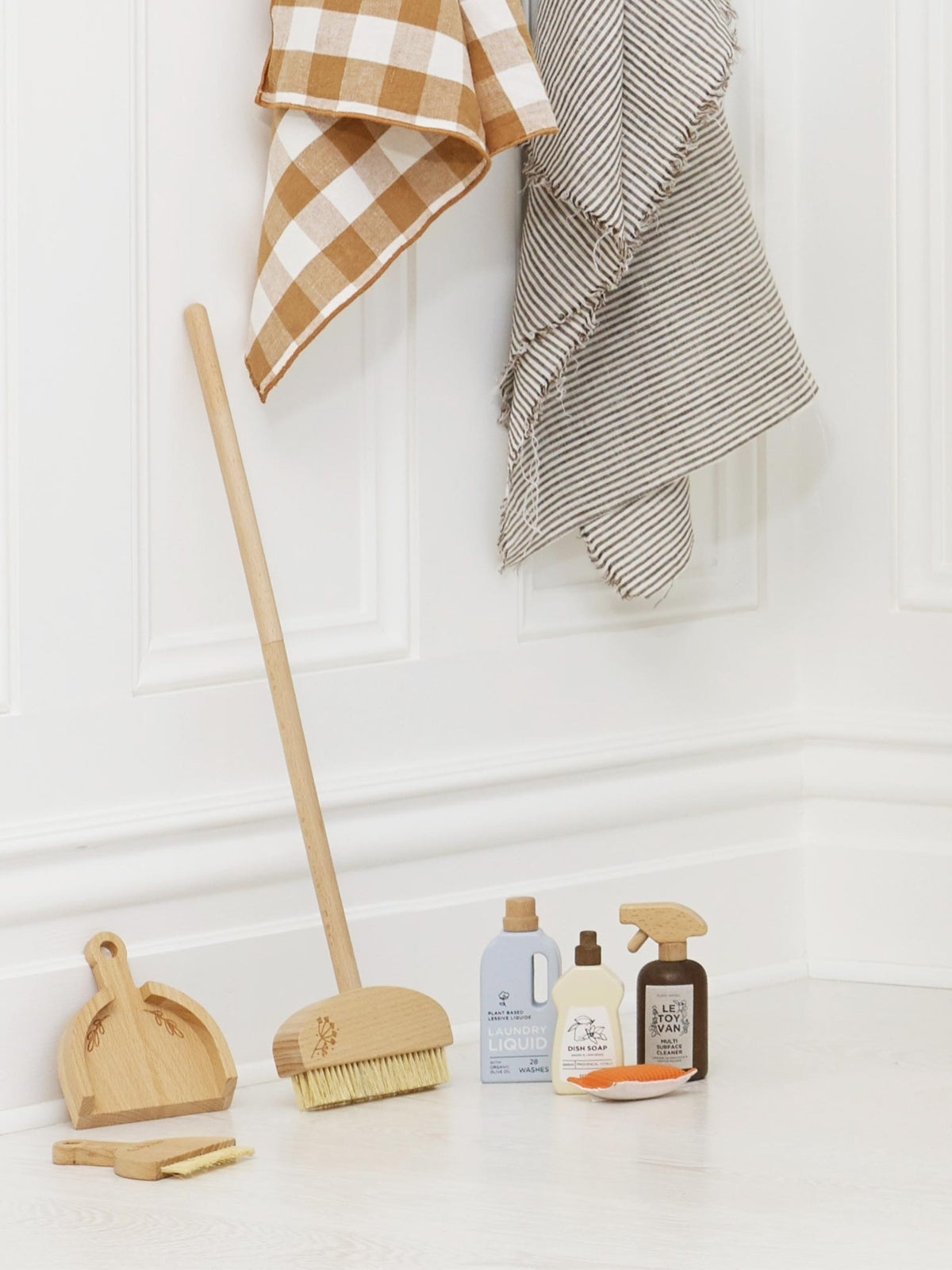 Wooden Eco-Friendly Cleaning Set Pretend Play Le Toy Van