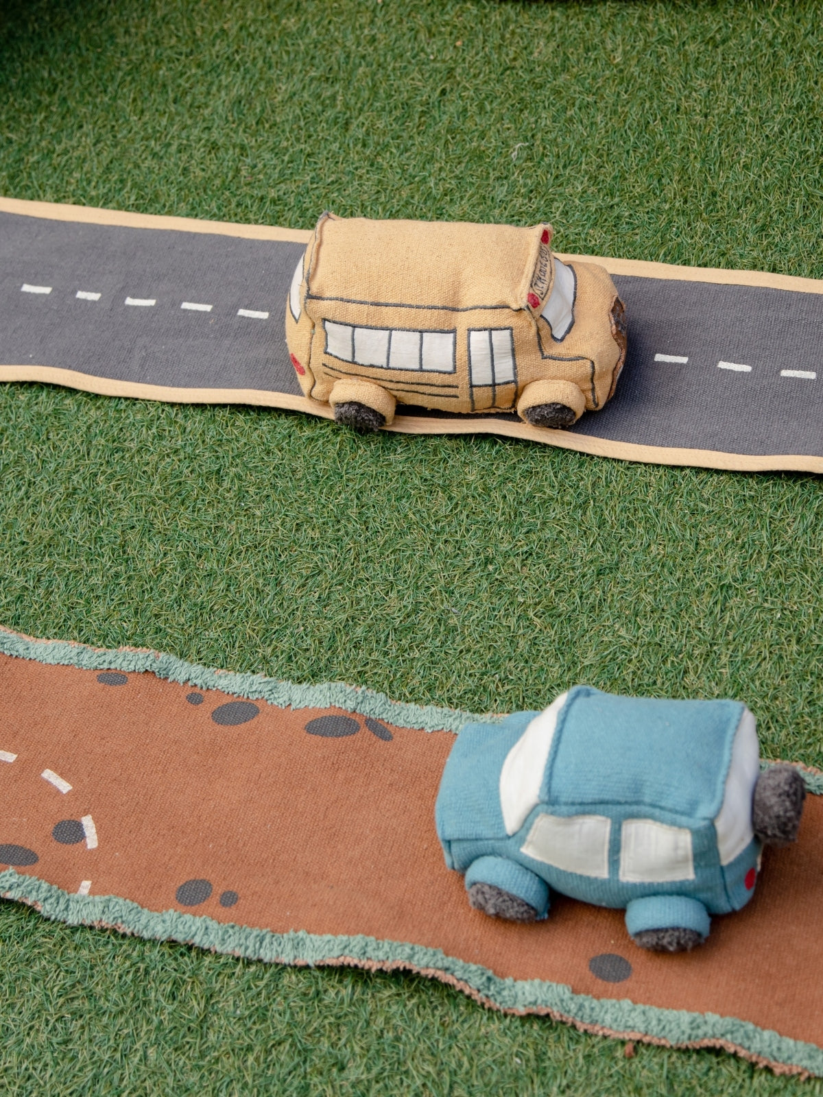 Ride & Roll - School Bus Pretend Play Lorena Canals