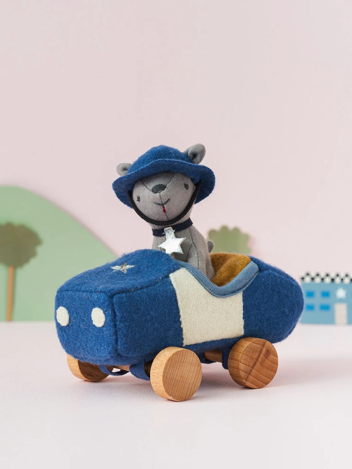 Holdie Dog - Go Officer Plush Olli Ella