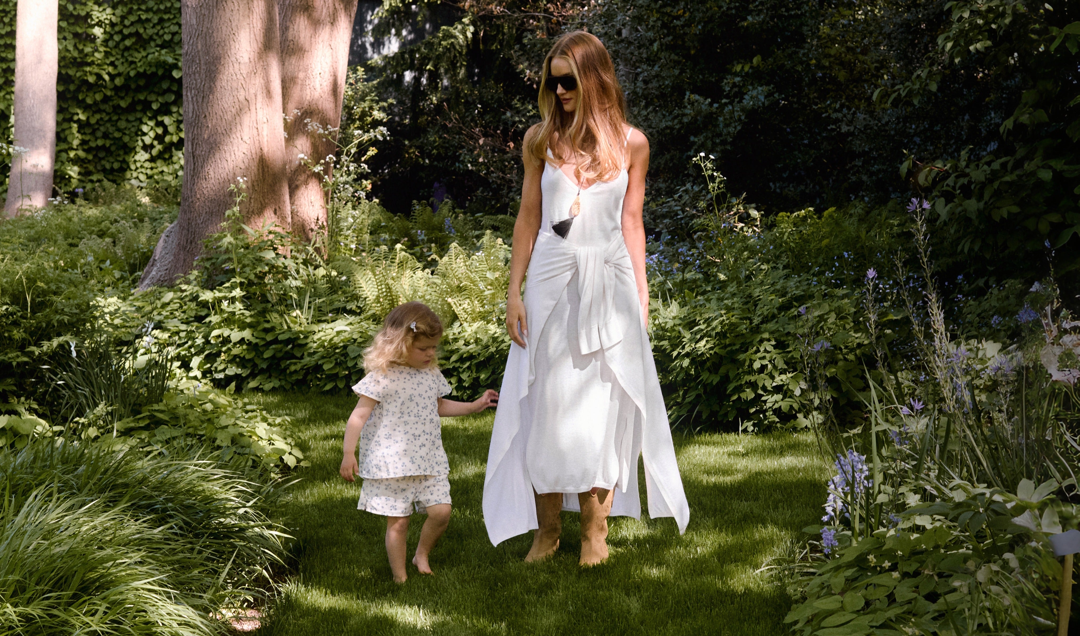 rosie huntington-whiteley with daughter