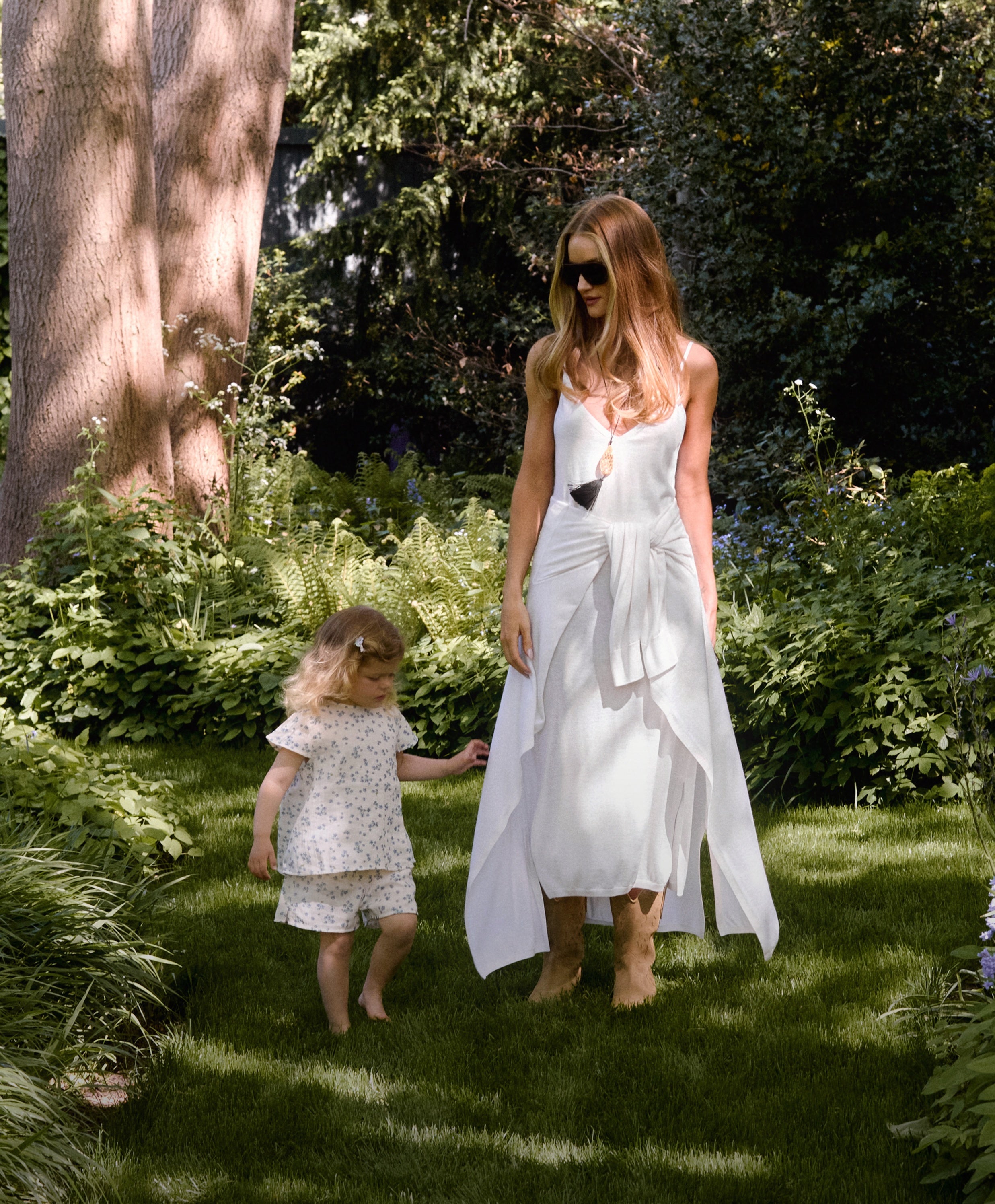 rosie huntington-whiteley with daughter