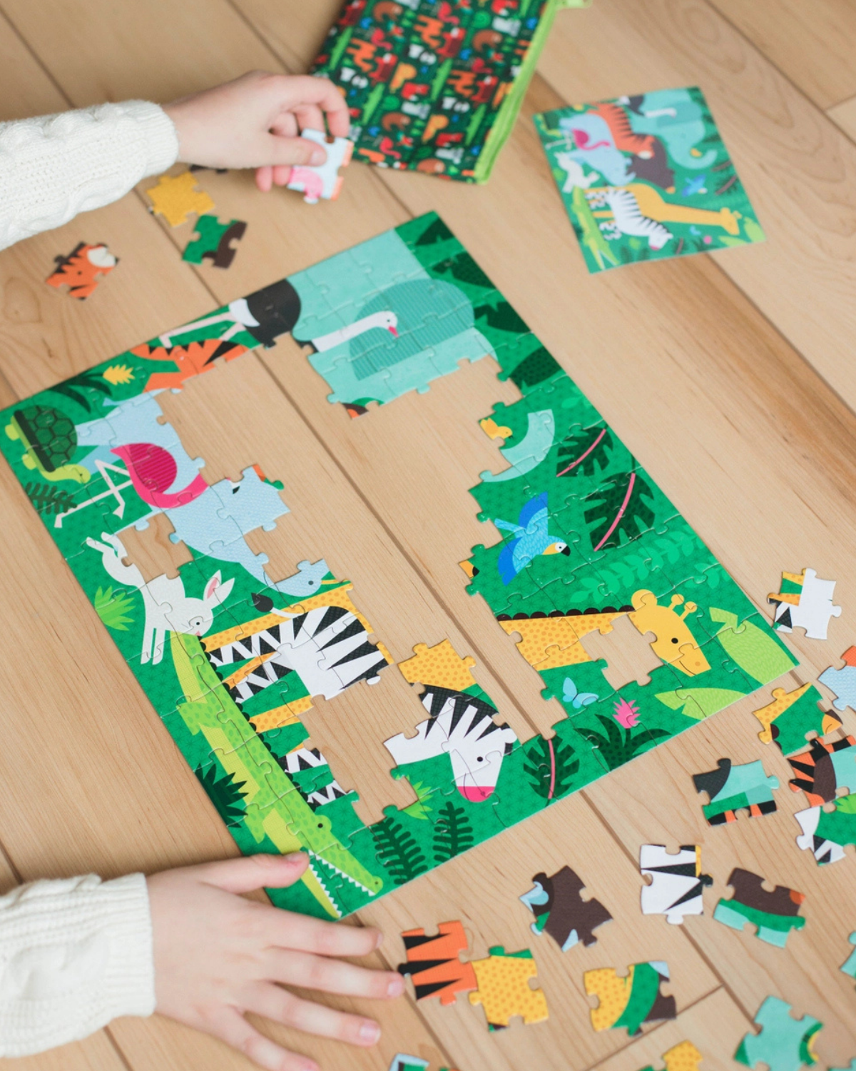 Two Sided On-The-Go Animal Puzzle Games & Puzzles Chronicle Books