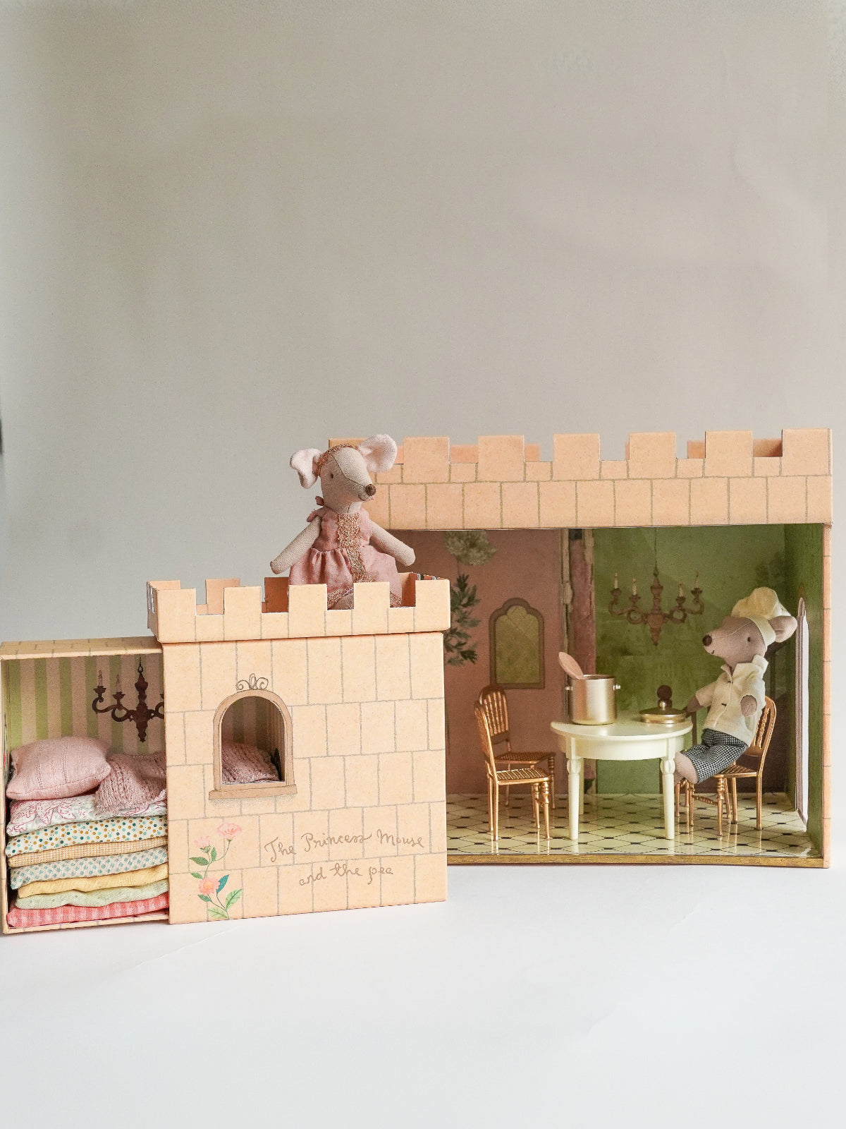 Castle Hall with Chef Mouse and Princess and the Pea Bundle Maileg