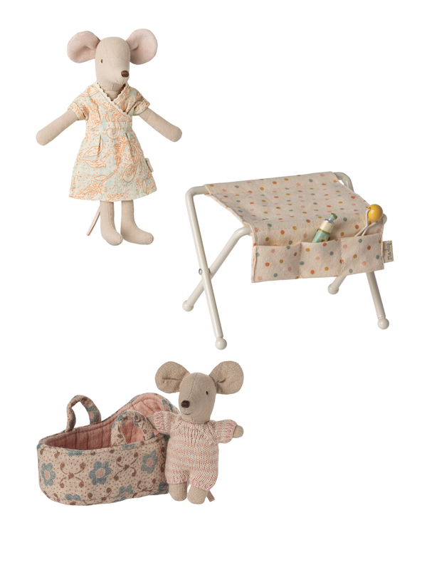 Rose Baby Mouse Nursery in Suitcase