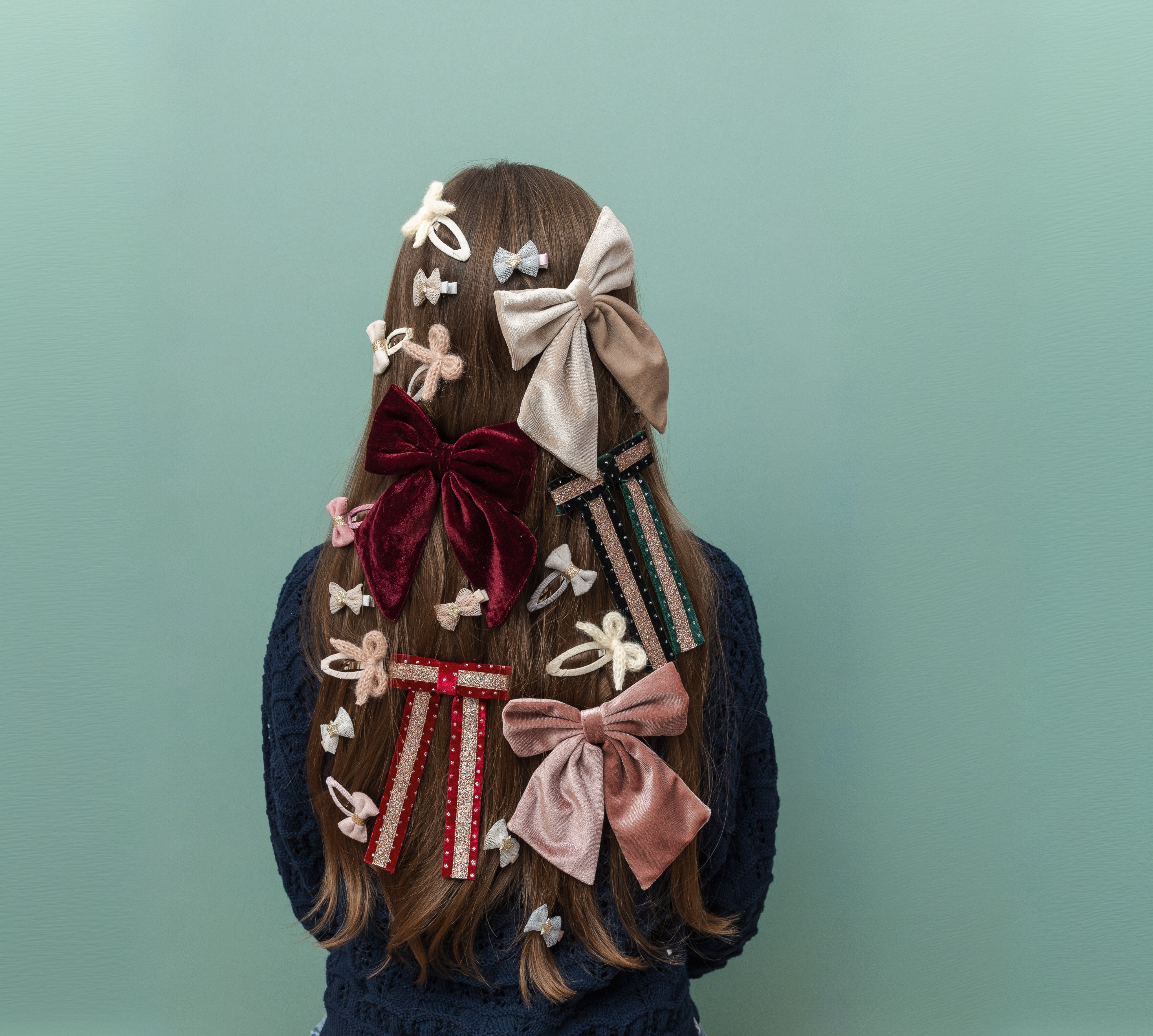 girl wearing multiple hair bows