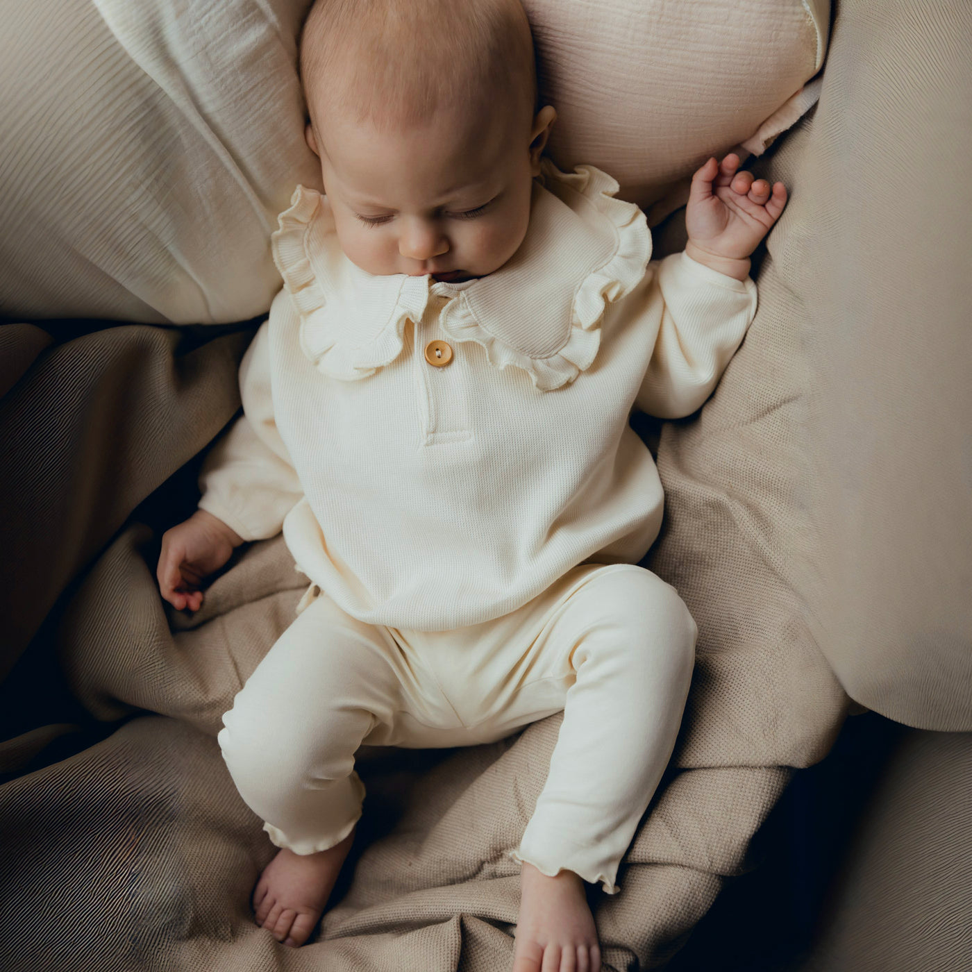 baby wearing uaua ruffle collar set in white